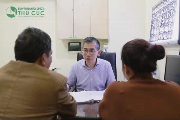 Bệnh nhân đến bệnh viện để được tư vấn và điều trị ung thư phổi