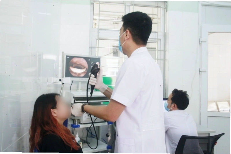 Cận cảnh nội soi tầm soát ung thư amidan, phát hiện khối u bất thường