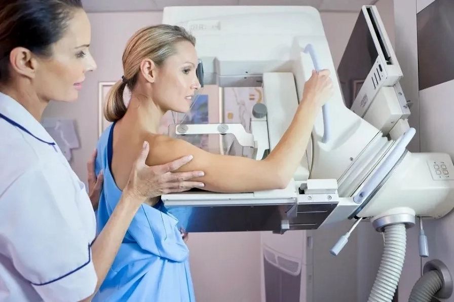 Dấu hiệu ung thư vú giai đoạn đầu: Nhận biết sớm cứu sống