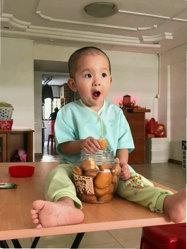 Hình ảnh bé Thư Quỳnh xinh xắn trước khi phát bệnh