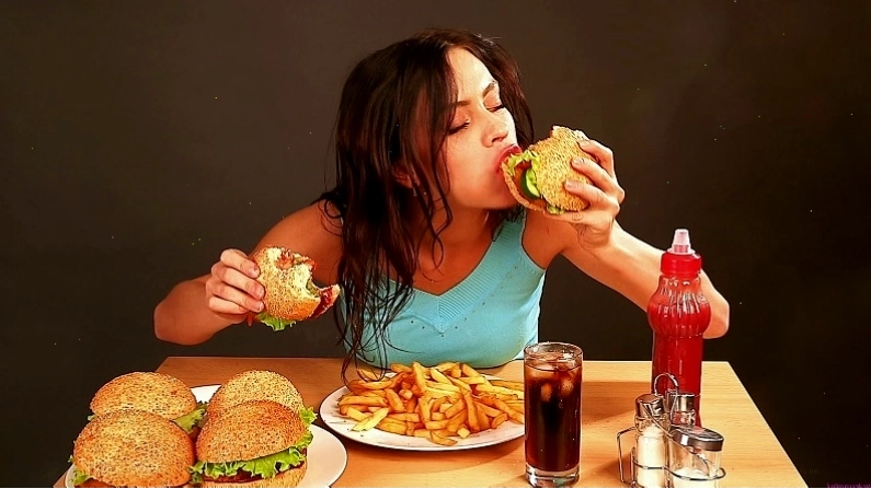 Hình ảnh minh họa chế độ ăn uống không lành mạnh