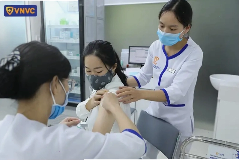 Hình ảnh tiêm vắc xin HPV ngừa ung thư âm đạo