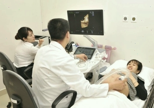 Hình ảnh ung thư sàn miệng giai đoạn 3 với sự xâm lấn rộng