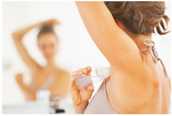 Lăn khử mùi có gây ung thư không? Phân tích mối liên hệ và các hóa chất tiềm ẩn