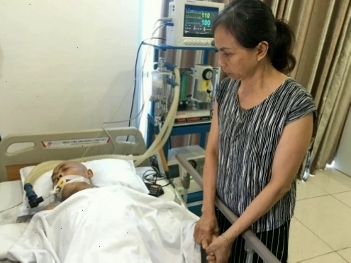 NSƯT Hán Văn Tình trong hoàn cảnh khó khăn vì bệnh tật