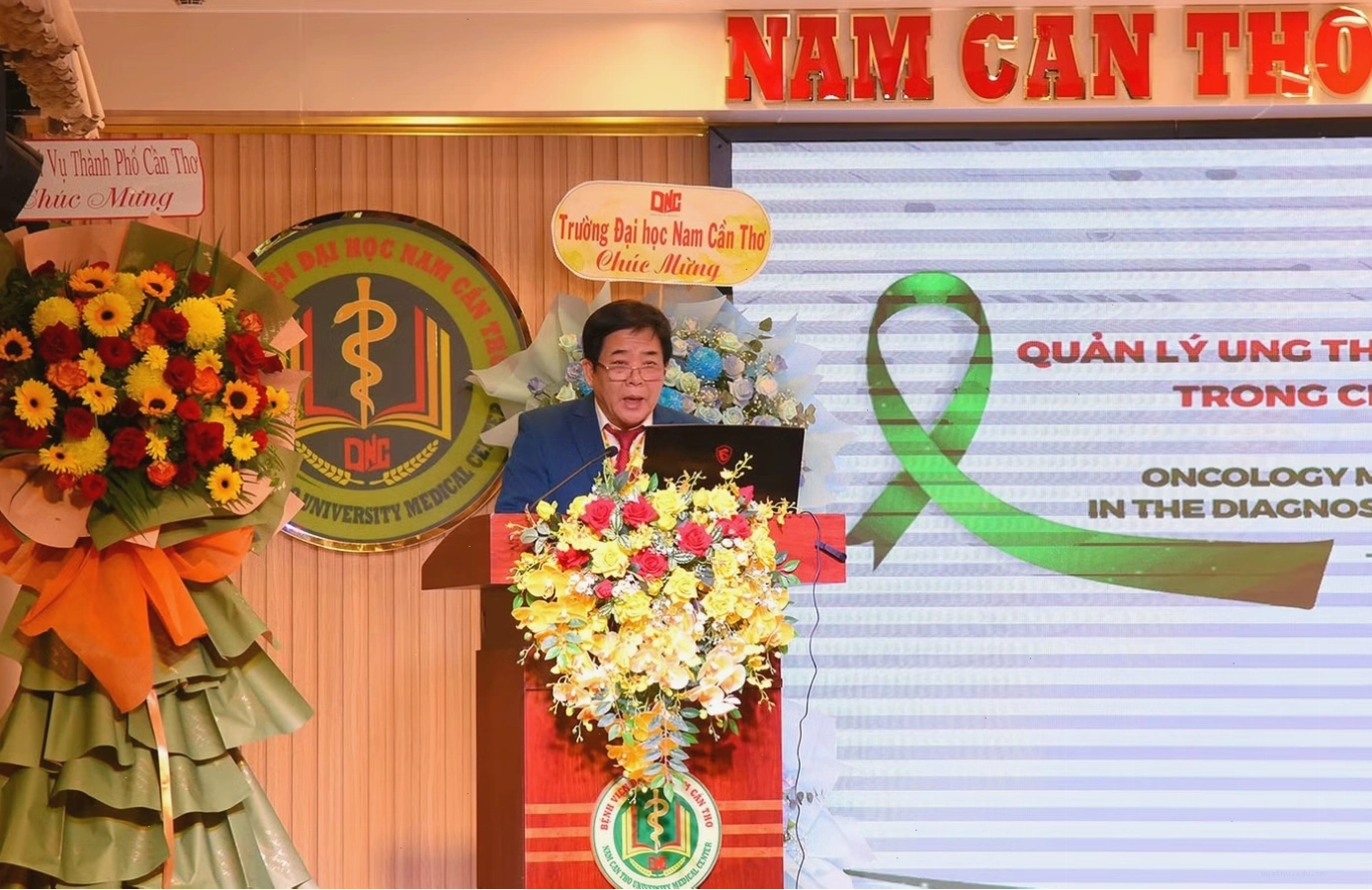 PGS.TS.BS Đàm Văn Cương trình bày tại hội thảo