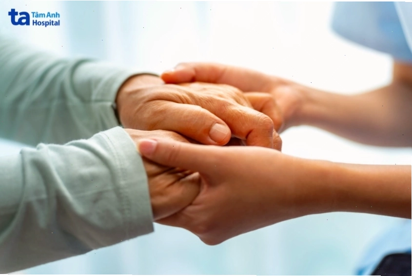 Sự hỗ trợ từ gia đình và bạn bè là vô cùng quan trọng