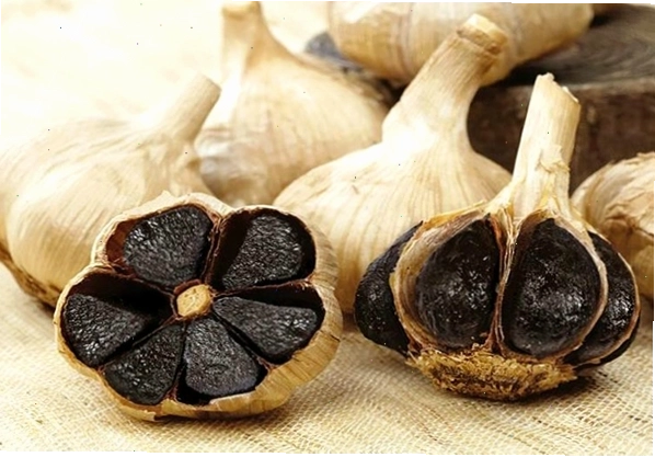 Tỏi đen chứa hợp chất SAC có khả năng ngăn chặn gốc tự do và hạn chế sự phát triển của tế bào ung thư.
