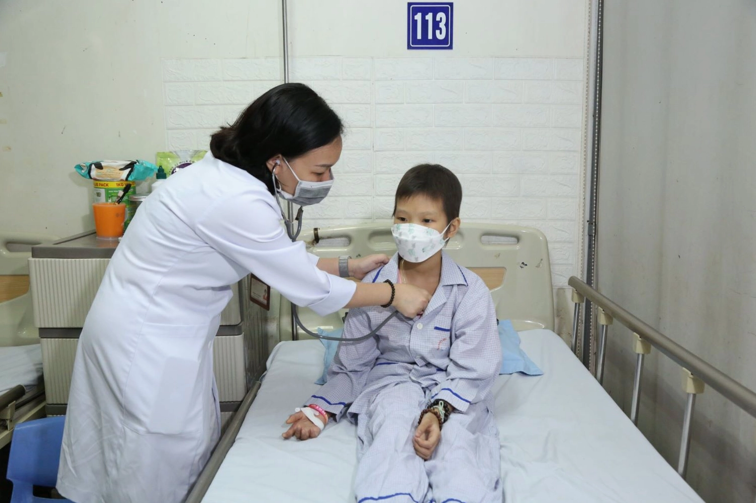 Trẻ bị ung thư máu: Hy vọng, hành trình và những điều cần biết